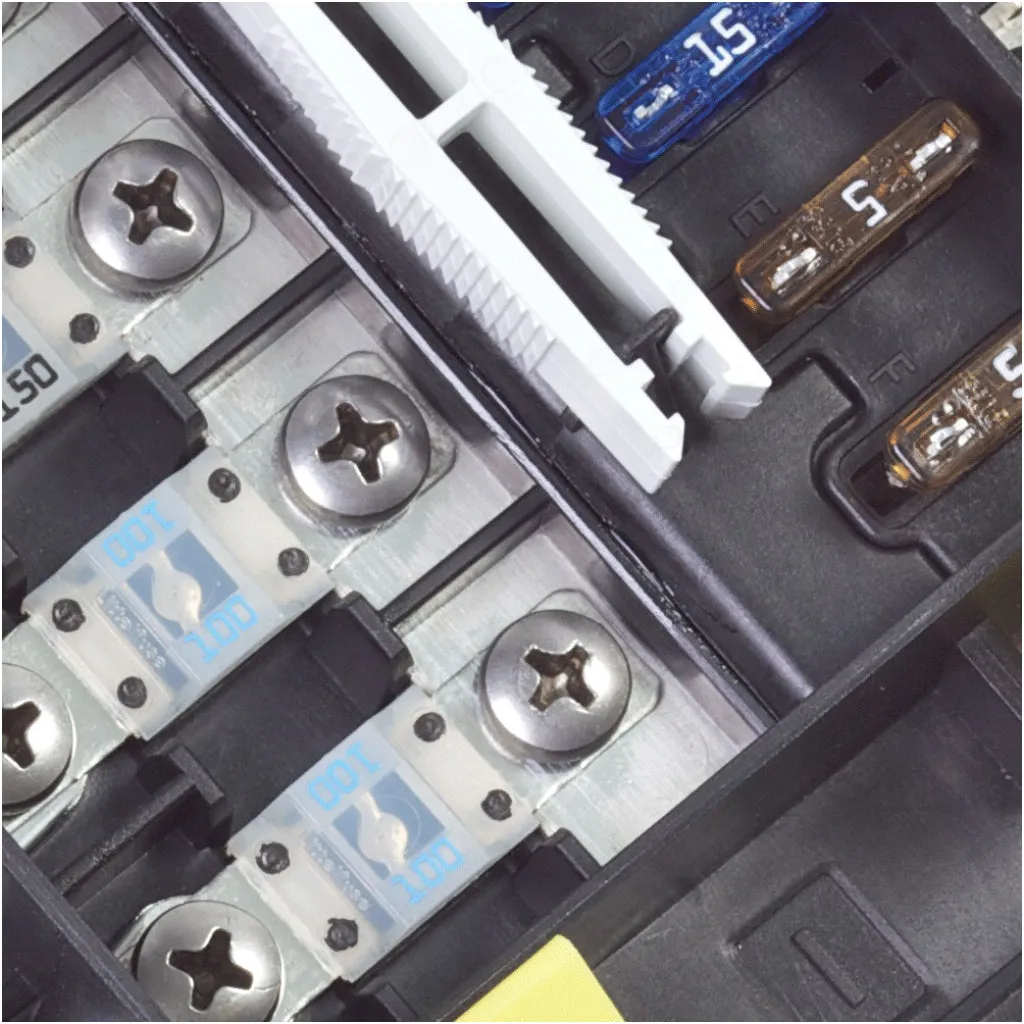 Blue Sea 7748 SafetyHub 150 Fuse Block